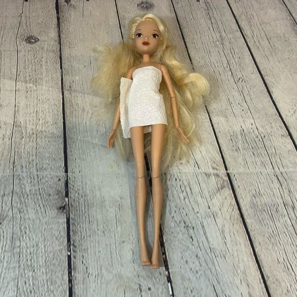 Winx Club Stella Blonde Doll - Picture 1 of 6